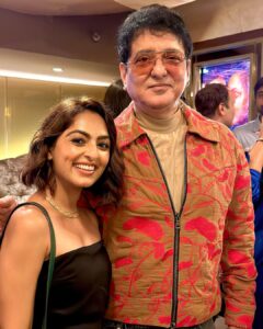 Maira Doshi Instagram - That was it ❤️ 
#AllMains
Ignore my teeth, I ate lipstick ;) 
@wardakhannadiadwala you’ve my heart ❤️ ❤️❤️

#SatyaPremKiKatha #PremierNight