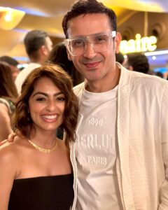 Maira Doshi Instagram - That was it ❤️ 
#AllMains
Ignore my teeth, I ate lipstick ;) 
@wardakhannadiadwala you’ve my heart ❤️ ❤️❤️

#SatyaPremKiKatha #PremierNight