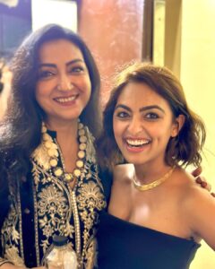 Maira Doshi Instagram - That was it ❤️ 
#AllMains
Ignore my teeth, I ate lipstick ;) 
@wardakhannadiadwala you’ve my heart ❤️ ❤️❤️

#SatyaPremKiKatha #PremierNight