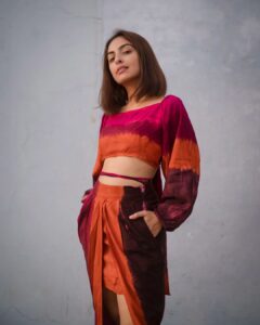Maira Doshi Instagram - ❤️💛❤️

@shopdorabi 
@abhinavanandsingh