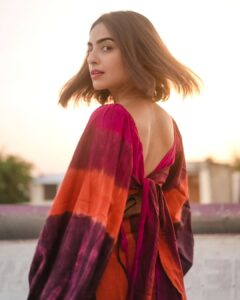 Maira Doshi Instagram - ❤️💛❤️

@shopdorabi 
@abhinavanandsingh