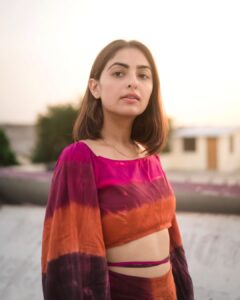 Maira Doshi Instagram - ❤️💛❤️

@shopdorabi 
@abhinavanandsingh