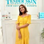 Maira Doshi Instagram - @dr.soniatekchandani and the whole team at @tenderskininternational thank you for being so so amazing ❤️❤️❤️❤️ you’ve all my heart and my skin feels so alive ❤️ #HairSolution #HairAndSkin #TenderSkinClinic