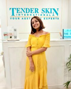 Maira Doshi Instagram - @dr.soniatekchandani and the whole team at @tenderskininternational thank you for being so so amazing ❤️❤️❤️❤️ you’ve all my heart and my skin feels so alive ❤️

#HairSolution #HairAndSkin #TenderSkinClinic