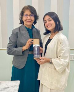 Maira Doshi Instagram - @dr.soniatekchandani and the whole team at @tenderskininternational thank you for being so so amazing ❤️❤️❤️❤️ you’ve all my heart and my skin feels so alive ❤️

#HairSolution #HairAndSkin #TenderSkinClinic