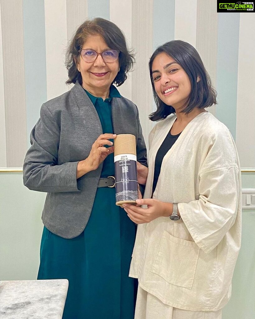 Maira Doshi Instagram - @dr.soniatekchandani and the whole team at @tenderskininternational thank you for being so so amazing ❤️❤️❤️❤️ you’ve all my heart and my skin feels so alive ❤️ #HairSolution #HairAndSkin #TenderSkinClinic