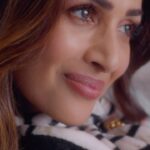 Malaika Arora Instagram - Elevate the game of charm and comfort with Gulmohar ! I am thrilled to grab my hands with plush and cozy sets of blankets, bedding sets, and bed covers. So, gear up to make your festive season even more magical with warm blankets that keep you snug and stylish throughout the joyous festivities by allowing you to rejuvenate in tranquility. So don’t miss the chance and say #harghargulmohar And start your journey to comfort now! Order Now ! 🌐 Website: https://www.gulmoharblankets.com/ 📞 Phone: +91 99995 93592 📧 Email: info@balajiloomtexpvtltd.com . . . #gulmohar #gulmoharblankets #newcollection #collection #malaikaarora #malaikaaroraofficial #reelsinstagram #luxury #festivalfashion #festival #beddingset #winter #facebook #latest #trend #blanket #instagram #instagood #comforters #blanket #short #video #viral #viralvideos #reelsinstagram