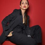 Malaika Arora Instagram - BOSSY AF…………..: Outfit: @massimodutti Necklace: @vandalsworld_unofficial Handstack: @karishma.joolry Shoes: @louboutinworld Styled by @aasthasharma @iammanisha @wardrobist Fashion Interns @shatakshipandeyy @vanshita_sehra HMU @meghnabutanihairandmakeup Managed by: @naureen.abdullah Shot by @amey_ghatge