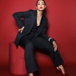 Malaika Arora Instagram - BOSSY AF…………..: Outfit: @massimodutti Necklace: @vandalsworld_unofficial Handstack: @karishma.joolry Shoes: @louboutinworld Styled by @aasthasharma @iammanisha @wardrobist Fashion Interns @shatakshipandeyy @vanshita_sehra HMU @meghnabutanihairandmakeup Managed by: @naureen.abdullah Shot by @amey_ghatge
