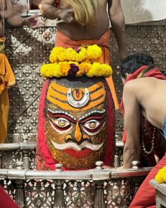 Malavika Instagram - Amidst the ethereal flames of the Bhasma Aarti at Mahakaleshwar, my soul found serenity. 🙌🔥 #bhasmaaartibliss #mahakaldarshan #ujjain #mahakaleshwar🙏🏼♥️