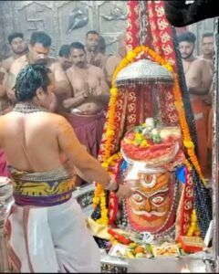 Malavika Instagram - Amidst the ethereal flames of the Bhasma Aarti at Mahakaleshwar, my soul found serenity. 🙌🔥 #bhasmaaartibliss #mahakaldarshan #ujjain #mahakaleshwar🙏🏼♥️