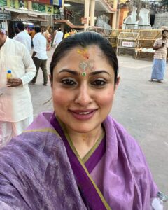 Malavika Instagram - Amidst the ethereal flames of the Bhasma Aarti at Mahakaleshwar, my soul found serenity. 🙌🔥 #bhasmaaartibliss #mahakaldarshan #ujjain #mahakaleshwar🙏🏼♥️