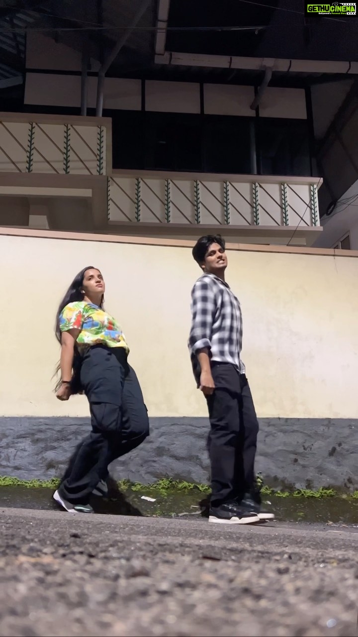 Malavika Krishnadas Instagram - Did this trend while waiting for @shilpabala 🥱 . #quickone Dc : @tanishaaaa_m