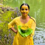 Malavika Krishnadas Instagram – Natural Face Pack 🌱☺️
.
Ingredients 

• Turmeric 
• Neem
•Curd
•Honey 
•Aloe Vera 

PS : Some people might be allergic to Aloe Vera and Turmeric so please do a patch test before applying it on your face 

#nature #facepack #skincare #herbal #turmeric #Neem