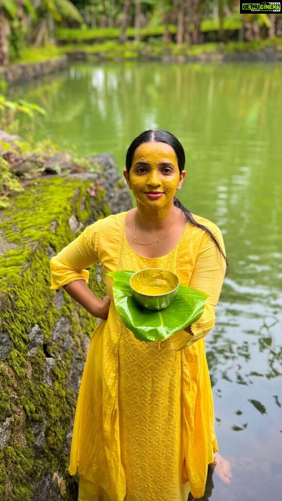 Malavika Krishnadas Instagram - Natural Face Pack 🌱☺ . Ingredients • Turmeric • Neem •Curd •Honey •Aloe Vera PS : Some people might be allergic to Aloe Vera and Turmeric so please do a patch test before applying it on your face #nature #facepack #skincare #herbal #turmeric #Neem