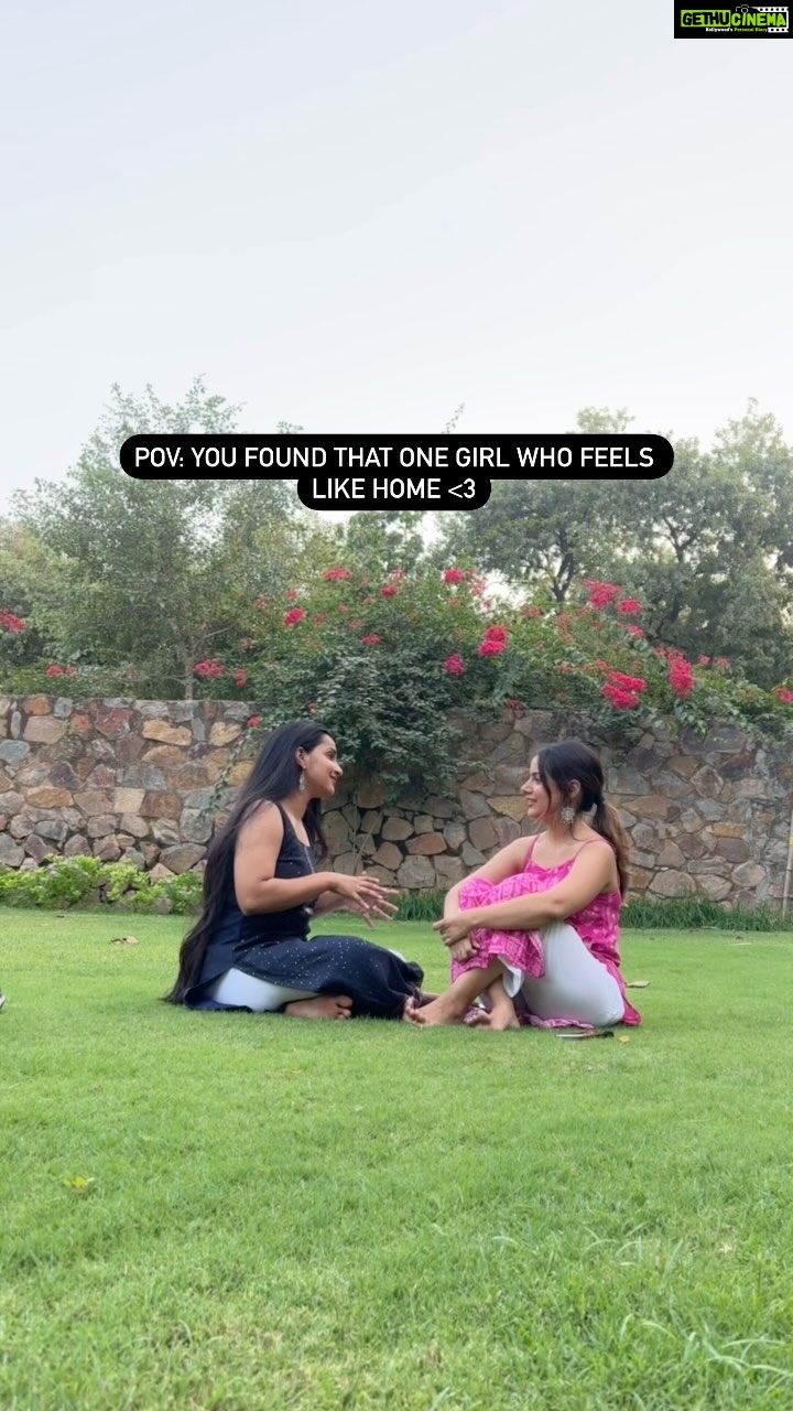 Malavika Krishnadas Instagram - My fav girl 🥹🌍 @malavika_krishnadass We met after two years of working online and couldn’t stop chatting 😭😭 misss misssesss youuuu so muchhhhh 🤍❤️🫀🩷🫰 #love #girls #besties #friendship #explore