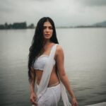 Malavika Mohanan Instagram - The idea of a far far away time has always fascinated me. A simpler time. A purer time. Romanticised thought? Probably. But then I’ve always had a fascination for a utopian scenery. A time when everything was simpler, purer. Raw. Away from the garbs and ornaments, and clutter and noise. Just water and white. 🤍 Shoutout to this incredible team for a shoot where they literally had to get their hands and feet dirty 🤍😅 Thank you for making what was in my head come to life to gracefully 🤍 📸 @bharat_rawail Makeup @makeupbylekha ; Assisted by @makeupartistraga Hair @bbhiral ; Assisted by @prashantkharadi_lalit Styled by @radhikaa2327 @theitembomb