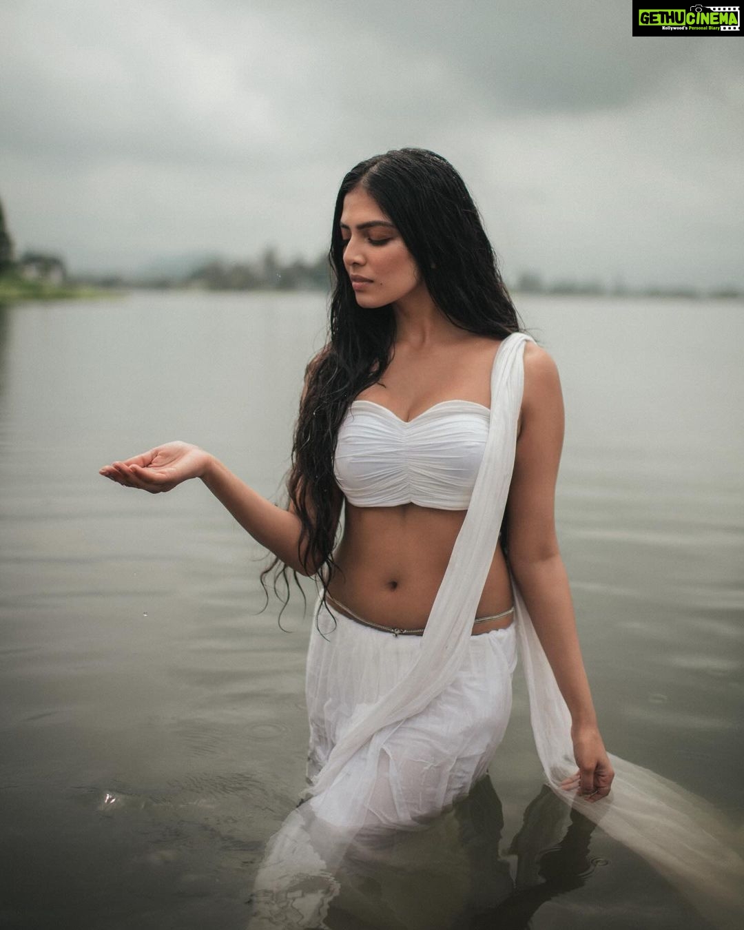 Malavika Mohanan Instagram - The idea of a far far away time has always fascinated me. A simpler time. A purer time. Romanticised thought? Probably. But then Iβve always had a fascination for a utopian scenery. A time when everything was simpler, purer. Raw. Away from the garbs and ornaments, and clutter and noise. Just water and white. π€ Shoutout to this incredible team for a shoot where they literally had to get their hands and feet dirty π€π
Thank you for making what was in my head come to life to gracefully π€ πΈ @bharat_rawail Makeup @makeupbylekha ; Assisted by @makeupartistraga Hair @bbhiral ; Assisted by @prashantkharadi_lalit Styled by @radhikaa2327 @theitembomb