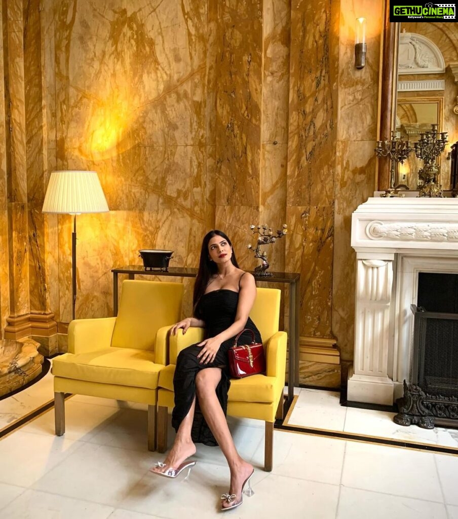 Malavika Mohanan Instagram - What a wonderful way to experience London by living right in the heart of it ♥️ Thank you for the love & hospitality @hotelcaferoyal ! Loved every part of my stay with you. Can’t wait to come back soon 🥰 PS The lovely tea room was my favourite 😍 PPS yes, I am obsessed with these heels atm @thesetcollectionofficial #HotelCaféRoyal #TheSetCollection #BeautifullyComposed Picadilly Circus - London