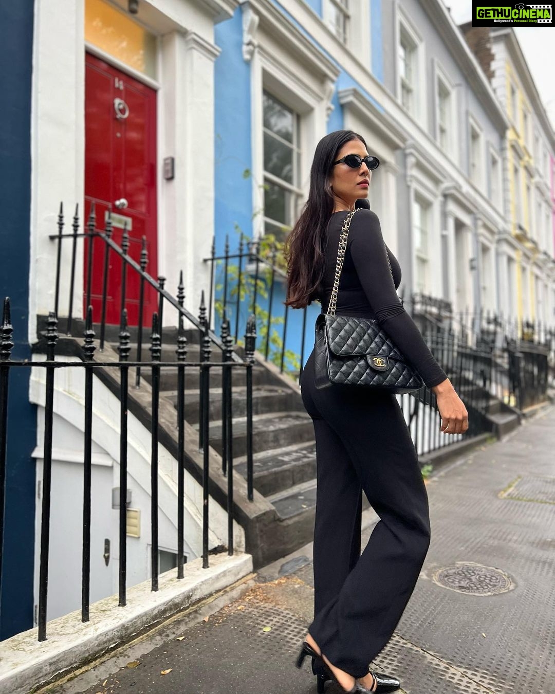 Malavika Mohanan Instagram - Woman in black 🕴🏻