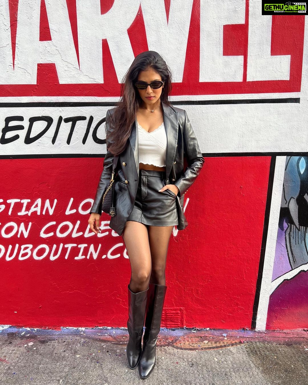 Malavika Mohanan Instagram - Hello London ♥️ Notting Hill