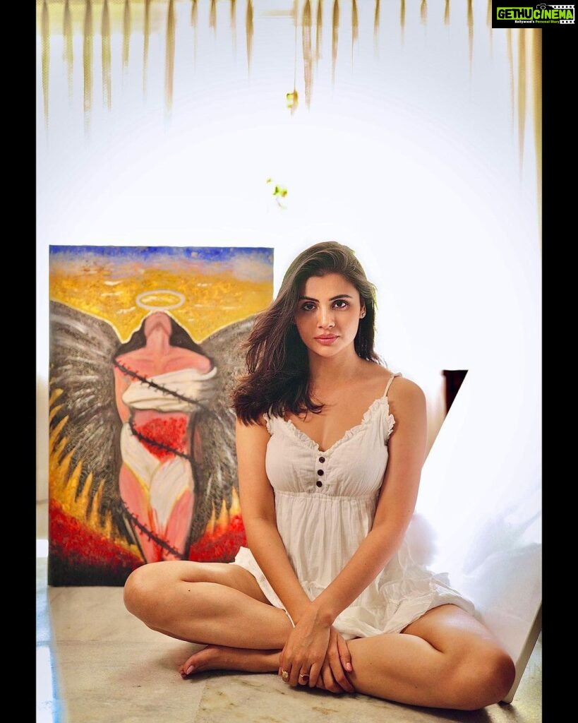 Malti Chahar Instagram - My 2nd painting❤️ To all the women who are on the journey of healing and breaking free❤️and to the men who’ve been supporting them🌹 Photography- @tusharmahajanofficial #painting #love #selflove #freedom
