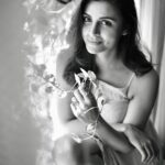 Malti Chahar Instagram – Iss Rangeen duniya me…hum black and white logon ka Kya hoga!🦋 

Photography- @tusharmahajanofficial
