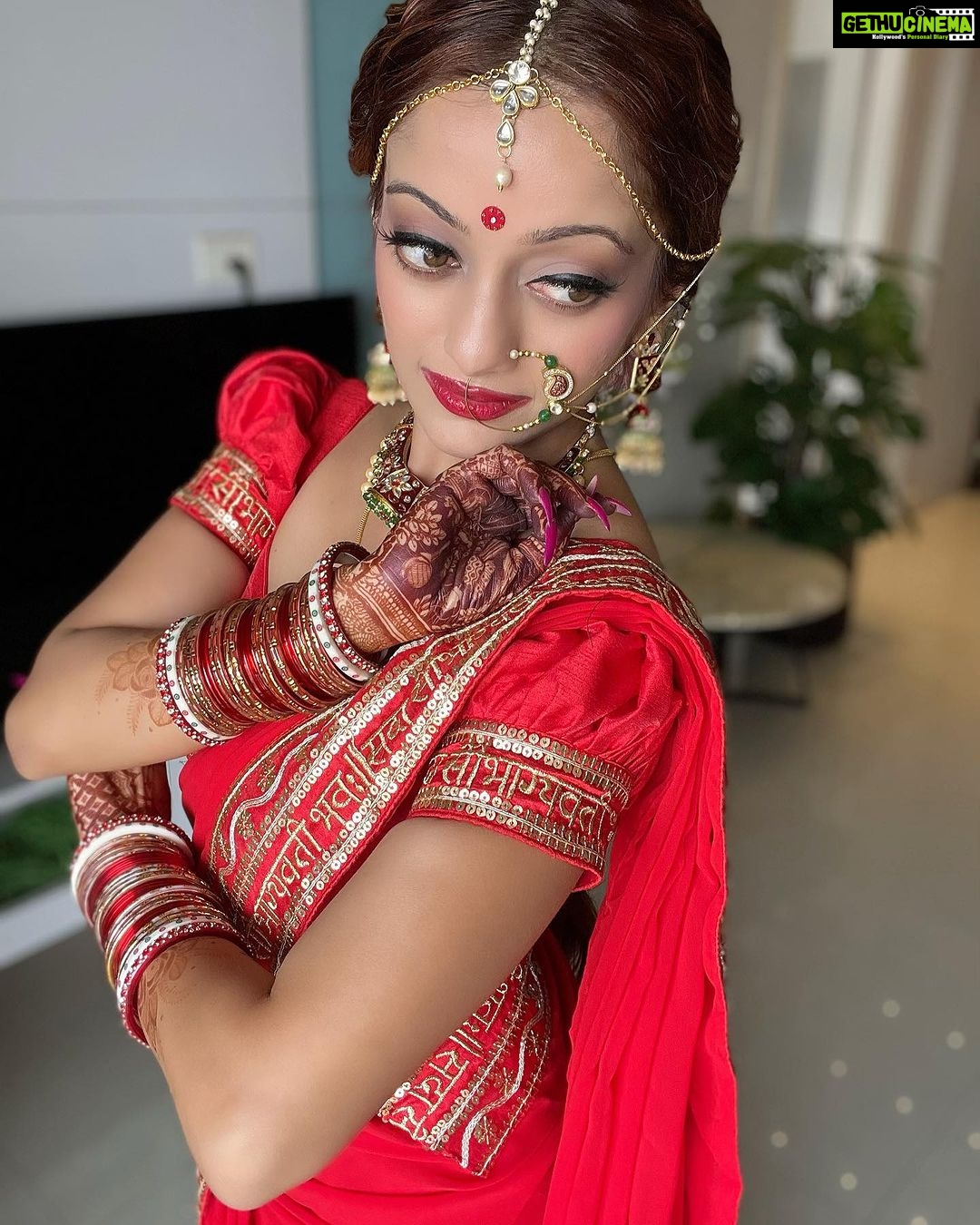 Manasi Naik Instagram - Karva Chauth Look 2023🌚🫶🏻 🙏🏻भगवान शिव और देवी पार्वती का आशीर्वाद आपके विवाह में प्रेम और खुशियाँ लाए.❤️ करवा चौथ के इस शुभ दिन पर व्रत रखने वाली सभी महिला दोस्तों को हार्दिक शुभकामनाएं! आपकी सभी आशाएँ और सपने सच हों…❤️🫶🏻 Happy Karwa Chauth To all who are Madly, Deeply and Truly in Love 🥰 Mehandi by 🌚 @hema_henna_artstudio Saree by 🌚 @surat_fashion_hub_24_ Styled by 🌚 @bharti_gala_makeup_hair_artist Thank you Universe 💫 I will Not Give Up Growing Glowing And Healing ❤️🩹 #ManasiNaik #Actor #Performer #Beingme #OnMyOwn #Beauty #OOTD #fashionstyle #MyStyle #Secret #grattitude #Happy #survivor #Growing #Glowing #WorkingHard #WatchMeGrow #ThankYou #SelfRealisation #survivor #Cultured #Morals #Focused #mentalhealthawareness #MentalPeace #NewDreams #NeverGiveUp #newbeginnings 🧿 #CatMomOf12