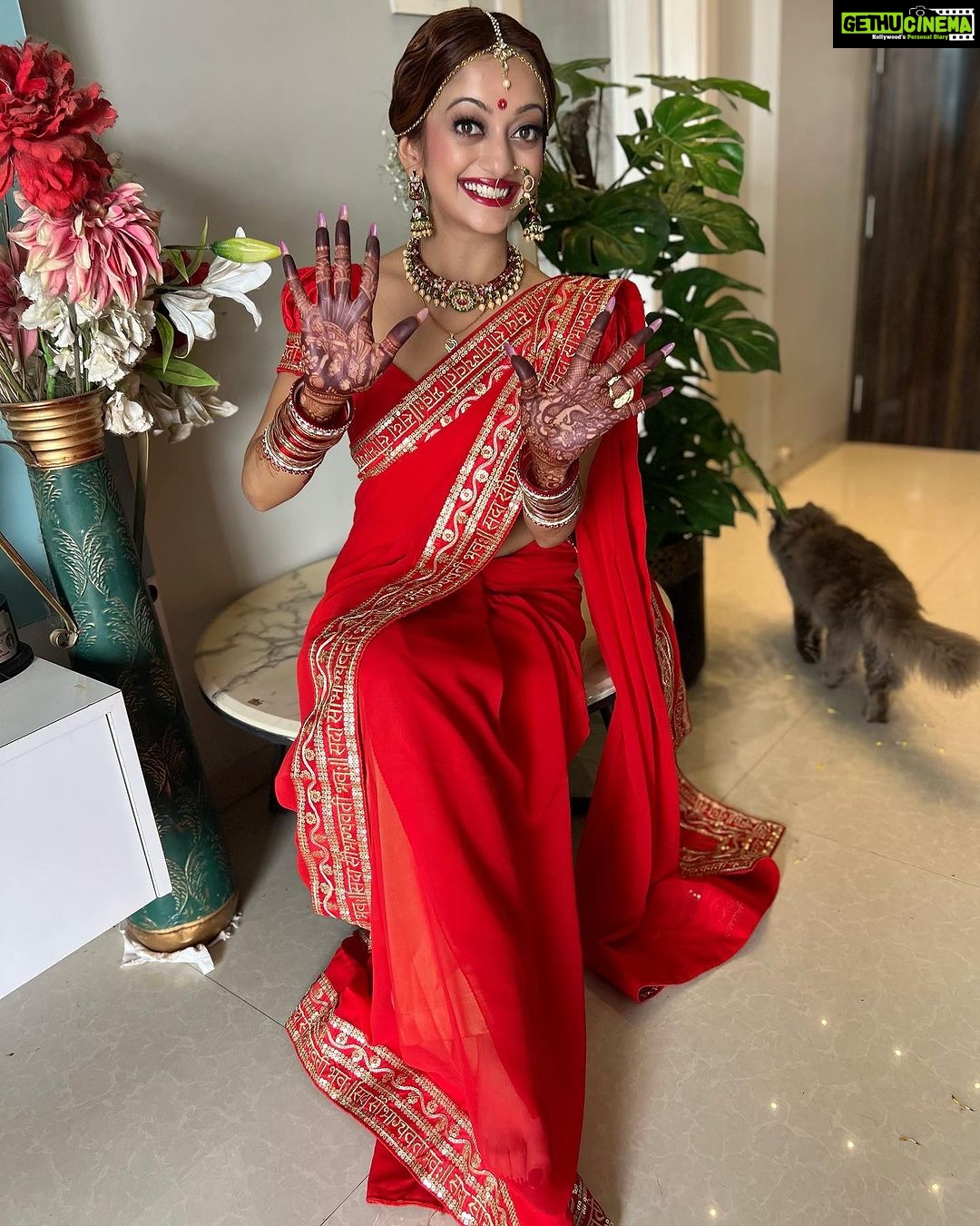 Manasi Naik Instagram - Karva Chauth Look 2023🌚🫶🏻 🙏🏻भगवान शिव और देवी पार्वती का आशीर्वाद आपके विवाह में प्रेम और खुशियाँ लाए.❤️ करवा चौथ के इस शुभ दिन पर व्रत रखने वाली सभी महिला दोस्तों को हार्दिक शुभकामनाएं! आपकी सभी आशाएँ और सपने सच हों…❤️🫶🏻 Happy Karwa Chauth To all who are Madly, Deeply and Truly in Love 🥰 Mehandi by 🌚 @hema_henna_artstudio Saree by 🌚 @surat_fashion_hub_24_ Styled by 🌚 @bharti_gala_makeup_hair_artist Thank you Universe 💫 I will Not Give Up Growing Glowing And Healing ❤️🩹 #ManasiNaik #Actor #Performer #Beingme #OnMyOwn #Beauty #OOTD #fashionstyle #MyStyle #Secret #grattitude #Happy #survivor #Growing #Glowing #WorkingHard #WatchMeGrow #ThankYou #SelfRealisation #survivor #Cultured #Morals #Focused #mentalhealthawareness #MentalPeace #NewDreams #NeverGiveUp #newbeginnings 🧿 #CatMomOf12