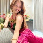 Manasi Naik Instagram - Best thing I ever did was STOP 🛑 telling people what’s going on in my life …🍀 Some people are Investments and some people are bills 💸 Know the Difference 😉🫶🏻 Thank you Universe 💫 I will Not Give Up Growing Glowing And Healing ❤️‍🩹 #ManasiNaik #Actor #Performer #Beingme #OnMyOwn #Beauty #OOTD #fashionstyle #MyStyle #Secret #grattitude #Happy #survivor #Growing #Glowing #WorkingHard #WatchMeGrow #ThankYou #SelfRealisation #survivor #Cultured #Morals #Focused #mentalhealthawareness #MentalPeace #NewDreams #NeverGiveUp #newbeginnings 🧿 #CatMomOf12
