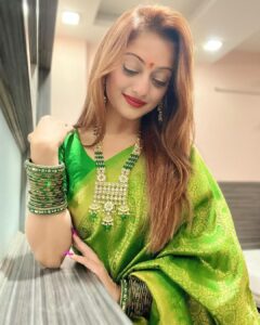 Manasi Naik Instagram - जे पेराल तेच उगवेल…🍀 Thank you Universe 💫 I will Not Give Up Growing Glowing And Healing ❤️‍🩹 #ManasiNaik #Actor #Performer #Beingme #OnMyOwn #Beauty #OOTD #fashionstyle #MyStyle #Secret #grattitude #Happy #survivor #Growing #Glowing #WorkingHard #WatchMeGrow #ThankYou #SelfRealisation #survivor #Cultured #Morals #Focused #mentalhealthawareness #MentalPeace #NewDreams #NeverGiveUp #newbeginnings 🧿 #CatMomOf12
