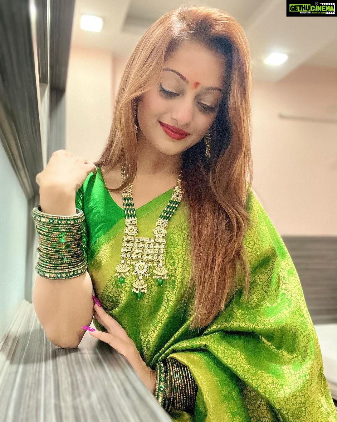 Manasi Naik Instagram - जे पेराल तेच उगवेल…🍀 Thank you Universe 💫 I will Not Give Up Growing Glowing And Healing ❤️🩹 #ManasiNaik #Actor #Performer #Beingme #OnMyOwn #Beauty #OOTD #fashionstyle #MyStyle #Secret #grattitude #Happy #survivor #Growing #Glowing #WorkingHard #WatchMeGrow #ThankYou #SelfRealisation #survivor #Cultured #Morals #Focused #mentalhealthawareness #MentalPeace #NewDreams #NeverGiveUp #newbeginnings 🧿 #CatMomOf12