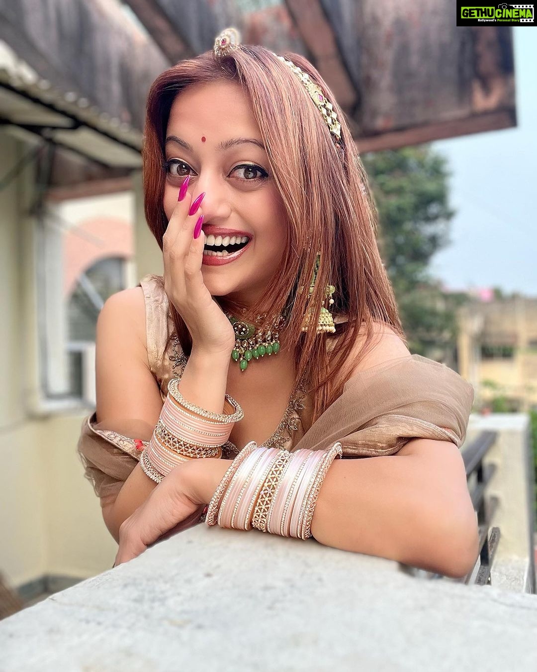 Manasi Naik Instagram - Fateh karne aur raaj karne mein bahut fark hota hai πΈπ» Styled by π€ @bharti_gala_makeup_hair_artist Thank you Universe π« I will Not Give Up Growing Glowing And Healing β€οΈβπ©Ή #ManasiNaik #Actor #Performer #Beingme #OnMyOwn #Beauty #OOTD #fashionstyle #MyStyle #Secret #grattitude #Happy #survivor #Growing #Glowing #WorkingHard #WatchMeGrow #ThankYou #SelfRealisation #survivor #Cultured #Morals #Focused #mentalhealthawareness #MentalPeace #NewDreams #NeverGiveUp #newbeginnings π§Ώ #CatMomOf12
