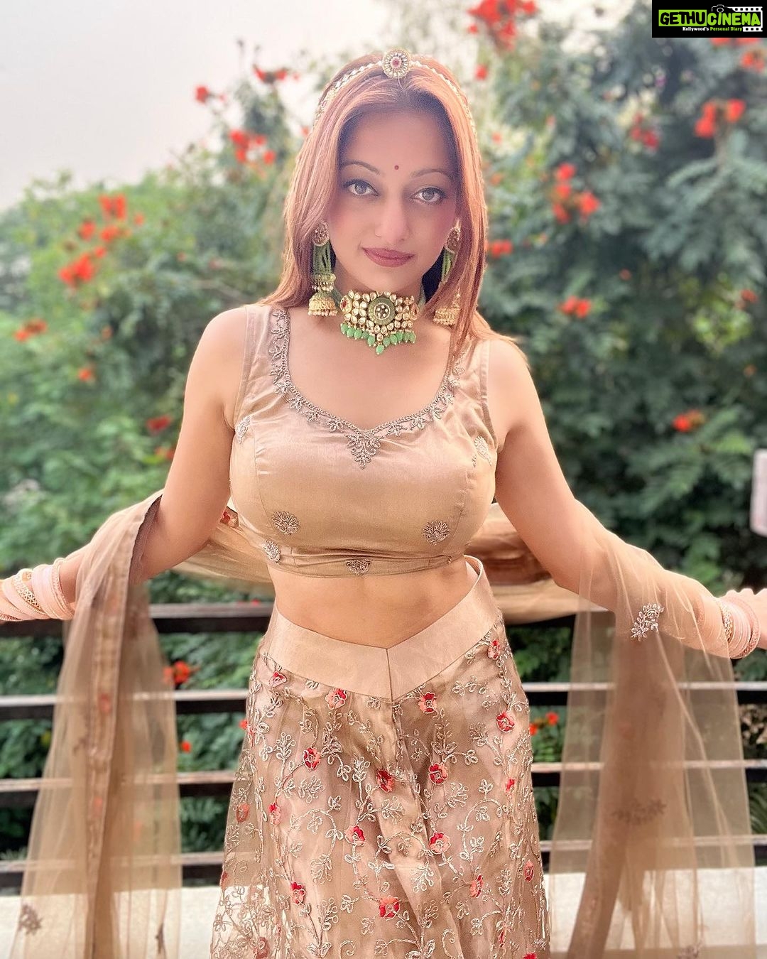 Manasi Naik Instagram - Fateh karne aur raaj karne mein bahut fark hota hai πΈπ» Styled by π€ @bharti_gala_makeup_hair_artist Thank you Universe π« I will Not Give Up Growing Glowing And Healing β€οΈβπ©Ή #ManasiNaik #Actor #Performer #Beingme #OnMyOwn #Beauty #OOTD #fashionstyle #MyStyle #Secret #grattitude #Happy #survivor #Growing #Glowing #WorkingHard #WatchMeGrow #ThankYou #SelfRealisation #survivor #Cultured #Morals #Focused #mentalhealthawareness #MentalPeace #NewDreams #NeverGiveUp #newbeginnings π§Ώ #CatMomOf12