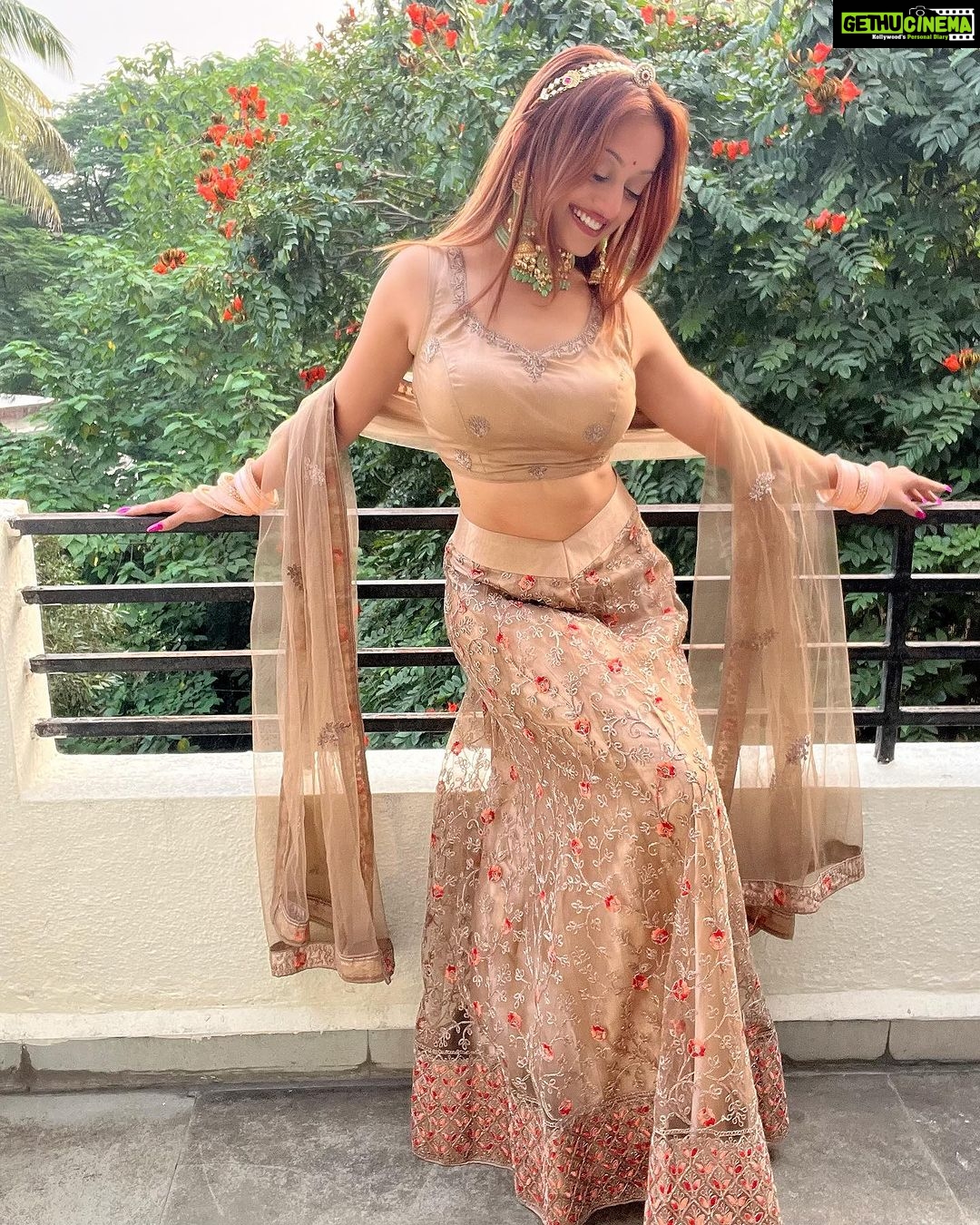 Manasi Naik Instagram - Fateh karne aur raaj karne mein bahut fark hota hai πΈπ» Styled by π€ @bharti_gala_makeup_hair_artist Thank you Universe π« I will Not Give Up Growing Glowing And Healing β€οΈβπ©Ή #ManasiNaik #Actor #Performer #Beingme #OnMyOwn #Beauty #OOTD #fashionstyle #MyStyle #Secret #grattitude #Happy #survivor #Growing #Glowing #WorkingHard #WatchMeGrow #ThankYou #SelfRealisation #survivor #Cultured #Morals #Focused #mentalhealthawareness #MentalPeace #NewDreams #NeverGiveUp #newbeginnings π§Ώ #CatMomOf12