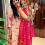 Manasi Naik Instagram - So grateful to apply mehendi on @manasinaik0302 hands Such a lovely person so down to earth✨ She is known for her superb dancing talent and acting ability Manasi Naik is one of the best actresses from the treasure of Marathi film industry who have taken the Marathi entertainment world by storm. Thank you so much 😘❤️￼ . . . Video credit: @infocus_film01 Actress: @manasinaik0302 . . . #celebrity #fashion #love #actor #actress #model #instagram #bollywood #style #instagood #hollywood #beautiful #beauty #photography #celebrities #music #follow #trending #famous #artist #celebritystyle #like #explorepage #singer #art #explore #entertainment #viral #cute #photooftheday