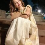 Manasi Naik Instagram – This year I met the most broken version of me, But Also The strongest ❤️
Kuch der Aur …⏳

Thank you Universe 💫
I will Not Give Up 
Growing Glowing And Healing ❤️‍🩹 

#ManasiNaik #Actor #Performer #Beingme  #OnMyOwn #Beauty #OOTD  #fashionstyle #MyStyle #Secret #grattitude #Happy #survivor #Growing #Glowing #WorkingHard #WatchMeGrow #ThankYou #SelfRealisation #survivor #Cultured #Morals #Focused #mentalhealthawareness #MentalPeace  #NewDreams #NeverGiveUp #newbeginnings 🧿 #CatMomOf12