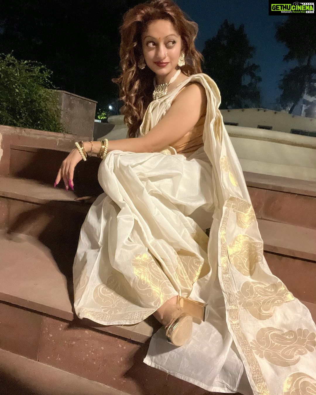 Manasi Naik Instagram - This year I met the most broken version of me, But Also The strongest ❤️ Kuch der Aur …⏳ Thank you Universe 💫 I will Not Give Up Growing Glowing And Healing ❤️🩹 #ManasiNaik #Actor #Performer #Beingme #OnMyOwn #Beauty #OOTD #fashionstyle #MyStyle #Secret #grattitude #Happy #survivor #Growing #Glowing #WorkingHard #WatchMeGrow #ThankYou #SelfRealisation #survivor #Cultured #Morals #Focused #mentalhealthawareness #MentalPeace #NewDreams #NeverGiveUp #newbeginnings 🧿 #CatMomOf12