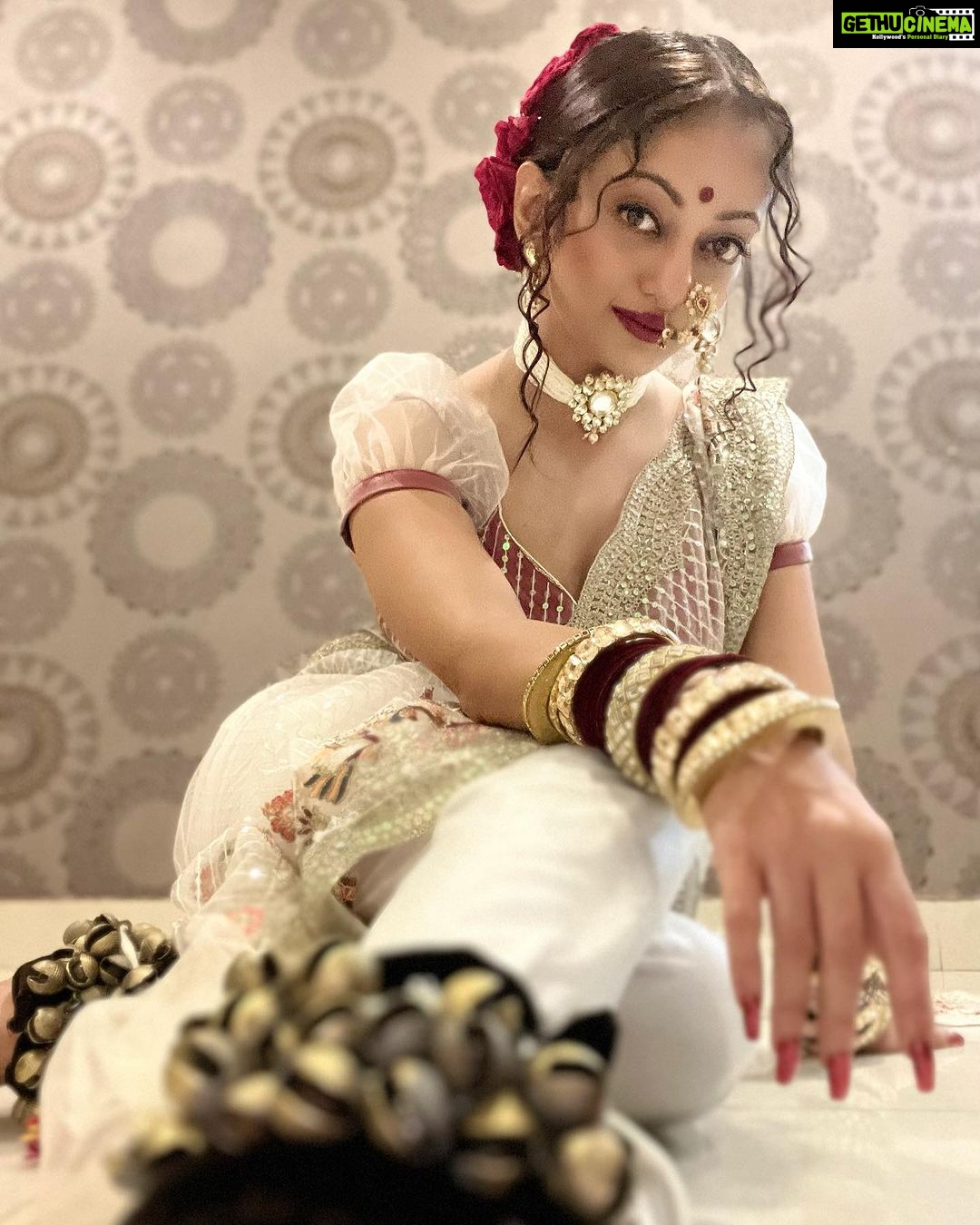 Manasi Naik Instagram - Prem ❤️ main Sabra hain… Aur MAIN ,PREM HU…❤️ Thank you Universe 💫 I will Not Give Up Growing Glowing And Healing ❤️🩹 #ManasiNaik #Actor #Performer #Beingme #OnMyOwn #Beauty #OOTD #fashionstyle #MyStyle #Secret #grattitude #Happy #survivor #Growing #Glowing #WorkingHard #WatchMeGrow #ThankYou #SelfRealisation #survivor #Cultured #Morals #Focused #mentalhealthawareness #MentalPeace #NewDreams #NeverGiveUp #newbeginnings 🧿 #CatMomOf12