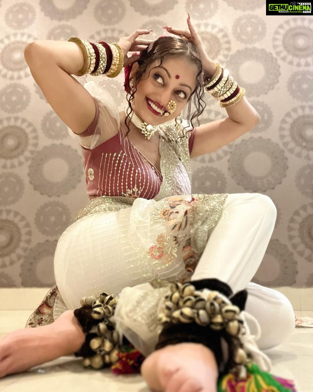 Manasi Naik Instagram - Prem ❤️ main Sabra hain… Aur MAIN ,PREM HU…❤️ Thank you Universe 💫 I will Not Give Up Growing Glowing And Healing ❤️🩹 #ManasiNaik #Actor #Performer #Beingme #OnMyOwn #Beauty #OOTD #fashionstyle #MyStyle #Secret #grattitude #Happy #survivor #Growing #Glowing #WorkingHard #WatchMeGrow #ThankYou #SelfRealisation #survivor #Cultured #Morals #Focused #mentalhealthawareness #MentalPeace #NewDreams #NeverGiveUp #newbeginnings 🧿 #CatMomOf12