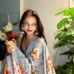 Manasi Naik Instagram - Why is this Happening to me? 🚫 What is this TEACHING ME? 👍🏻 Thank you Universe 💫 I will Not Give Up Growing Glowing And Healing ❤️‍🩹 #ManasiNaik #Actor #Performer #Beingme #OnMyOwn #Beauty #OOTD #fashionstyle #MyStyle #Secret #grattitude #Happy #survivor #Growing #Glowing #WorkingHard #WatchMeGrow #ThankYou #SelfRealisation #survivor #Cultured #Morals #Focused #mentalhealthawareness #MentalPeace #NewDreams #NeverGiveUp #newbeginnings 🧿 #CatMomOf12