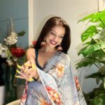 Manasi Naik Instagram - Why is this Happening to me? 🚫 What is this TEACHING ME? 👍🏻 Thank you Universe 💫 I will Not Give Up Growing Glowing And Healing ❤️‍🩹 #ManasiNaik #Actor #Performer #Beingme #OnMyOwn #Beauty #OOTD #fashionstyle #MyStyle #Secret #grattitude #Happy #survivor #Growing #Glowing #WorkingHard #WatchMeGrow #ThankYou #SelfRealisation #survivor #Cultured #Morals #Focused #mentalhealthawareness #MentalPeace #NewDreams #NeverGiveUp #newbeginnings 🧿 #CatMomOf12