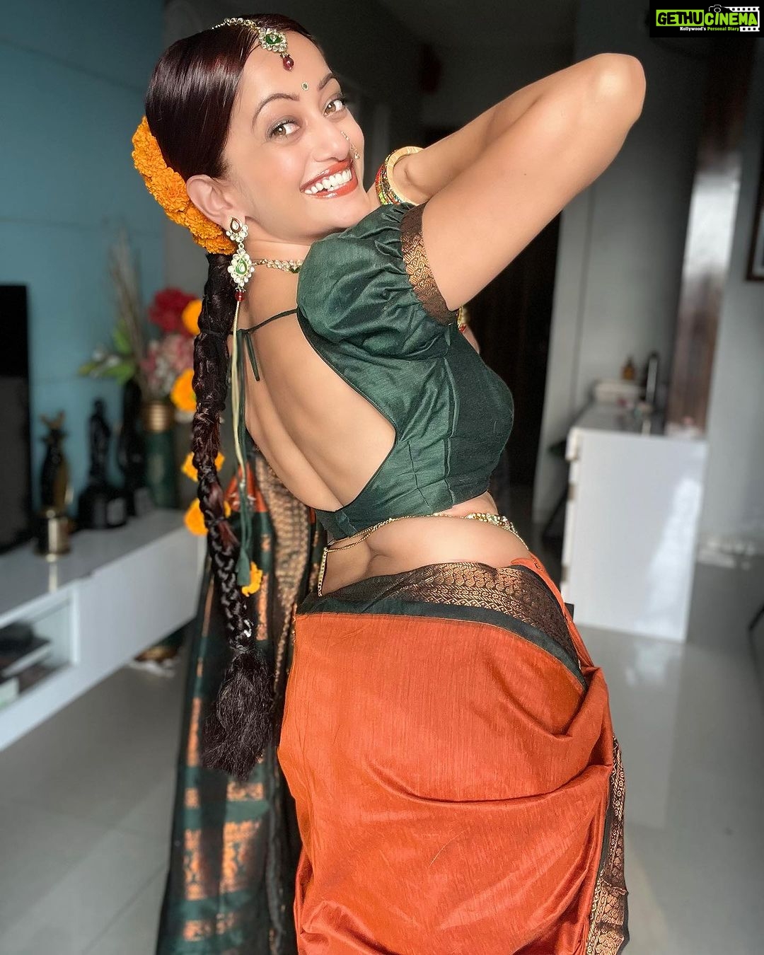 Manasi Naik Instagram - Rakh Hausla wo Manzar bhi ayega Pyaase ke paas Chalkar Samundar Bhi ayega Thaq kar Na baith Manzil ke Musafir Manzil Bhi milegi Aur Jeetne Ka Maza bhi ayega🧡 Saree By 🎀 @tanishkweddingsaree Thank you for Making Me Feel So special as always 🧡🧡🧡 This Festive season ,Place Your Order Nowww…🫶🏻 Thank you Universe 💫 I will Not Give Up Growing Glowing And Healing ❤️🩹 #ManasiNaik #Actor #Performer #Beingme #OnMyOwn #Beauty #OOTD #fashionstyle #MyStyle #Secret #grattitude #Happy #survivor #Growing #Glowing #WorkingHard #WatchMeGrow #ThankYou #SelfRealisation #survivor #Cultured #Morals #Focused #mentalhealthawareness #MentalPeace #NewDreams #NeverGiveUp #newbeginnings 🧿 #CatMomOf12