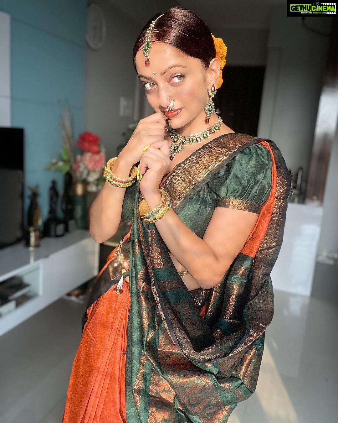 Manasi Naik Instagram - Rakh Hausla wo Manzar bhi ayega Pyaase ke paas Chalkar Samundar Bhi ayega Thaq kar Na baith Manzil ke Musafir Manzil Bhi milegi Aur Jeetne Ka Maza bhi ayega🧡 Saree By 🎀 @tanishkweddingsaree Thank you for Making Me Feel So special as always 🧡🧡🧡 This Festive season ,Place Your Order Nowww…🫶🏻 Thank you Universe 💫 I will Not Give Up Growing Glowing And Healing ❤️🩹 #ManasiNaik #Actor #Performer #Beingme #OnMyOwn #Beauty #OOTD #fashionstyle #MyStyle #Secret #grattitude #Happy #survivor #Growing #Glowing #WorkingHard #WatchMeGrow #ThankYou #SelfRealisation #survivor #Cultured #Morals #Focused #mentalhealthawareness #MentalPeace #NewDreams #NeverGiveUp #newbeginnings 🧿 #CatMomOf12