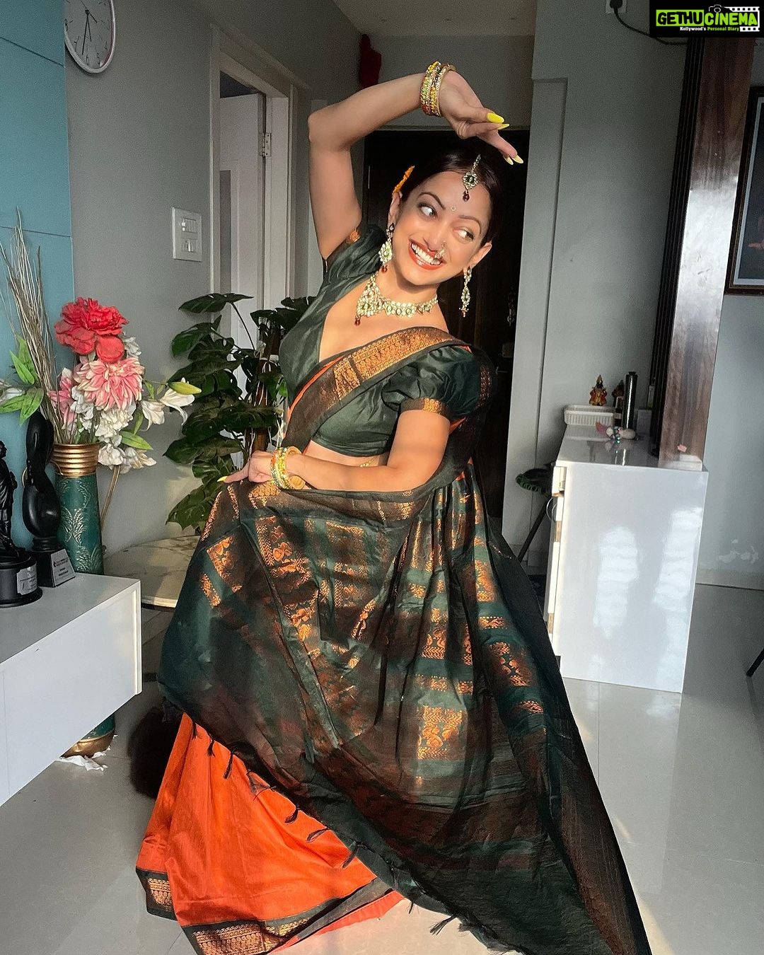 Manasi Naik Instagram - Rakh Hausla wo Manzar bhi ayega Pyaase ke paas Chalkar Samundar Bhi ayega Thaq kar Na baith Manzil ke Musafir Manzil Bhi milegi Aur Jeetne Ka Maza bhi ayega🧡 Saree By 🎀 @tanishkweddingsaree Thank you for Making Me Feel So special as always 🧡🧡🧡 This Festive season ,Place Your Order Nowww…🫶🏻 Thank you Universe 💫 I will Not Give Up Growing Glowing And Healing ❤️🩹 #ManasiNaik #Actor #Performer #Beingme #OnMyOwn #Beauty #OOTD #fashionstyle #MyStyle #Secret #grattitude #Happy #survivor #Growing #Glowing #WorkingHard #WatchMeGrow #ThankYou #SelfRealisation #survivor #Cultured #Morals #Focused #mentalhealthawareness #MentalPeace #NewDreams #NeverGiveUp #newbeginnings 🧿 #CatMomOf12