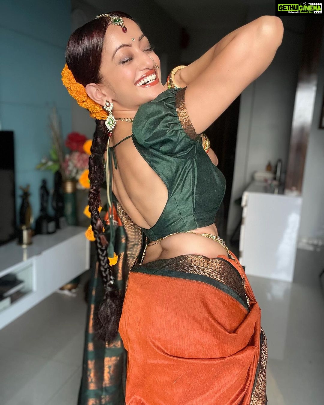 Manasi Naik Instagram - Rakh Hausla wo Manzar bhi ayega Pyaase ke paas Chalkar Samundar Bhi ayega Thaq kar Na baith Manzil ke Musafir Manzil Bhi milegi Aur Jeetne Ka Maza bhi ayega🧡 Saree By 🎀 @tanishkweddingsaree Thank you for Making Me Feel So special as always 🧡🧡🧡 This Festive season ,Place Your Order Nowww…🫶🏻 Thank you Universe 💫 I will Not Give Up Growing Glowing And Healing ❤️🩹 #ManasiNaik #Actor #Performer #Beingme #OnMyOwn #Beauty #OOTD #fashionstyle #MyStyle #Secret #grattitude #Happy #survivor #Growing #Glowing #WorkingHard #WatchMeGrow #ThankYou #SelfRealisation #survivor #Cultured #Morals #Focused #mentalhealthawareness #MentalPeace #NewDreams #NeverGiveUp #newbeginnings 🧿 #CatMomOf12