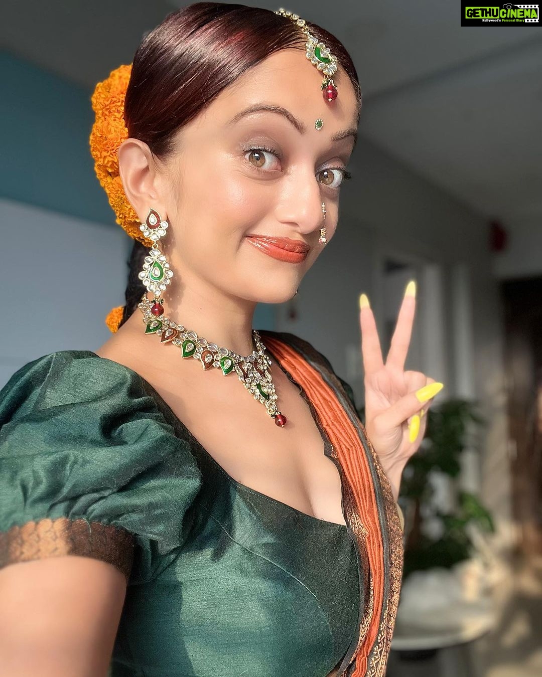 Manasi Naik Instagram - Rakh Hausla wo Manzar bhi ayega Pyaase ke paas Chalkar Samundar Bhi ayega Thaq kar Na baith Manzil ke Musafir Manzil Bhi milegi Aur Jeetne Ka Maza bhi ayega🧡 Saree By 🎀 @tanishkweddingsaree Thank you for Making Me Feel So special as always 🧡🧡🧡 This Festive season ,Place Your Order Nowww…🫶🏻 Thank you Universe 💫 I will Not Give Up Growing Glowing And Healing ❤️🩹 #ManasiNaik #Actor #Performer #Beingme #OnMyOwn #Beauty #OOTD #fashionstyle #MyStyle #Secret #grattitude #Happy #survivor #Growing #Glowing #WorkingHard #WatchMeGrow #ThankYou #SelfRealisation #survivor #Cultured #Morals #Focused #mentalhealthawareness #MentalPeace #NewDreams #NeverGiveUp #newbeginnings 🧿 #CatMomOf12