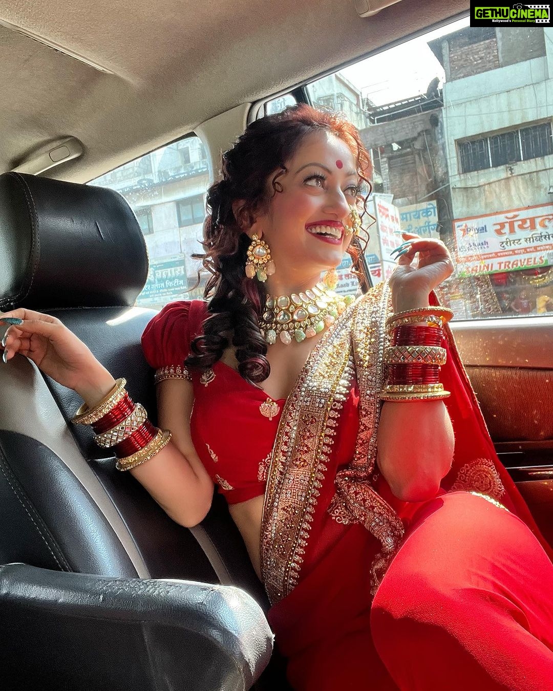 Manasi Naik Instagram - आयुष्य एकच ☝आहे पण , त्याला चांगल्या 👌प्रकारे जगलं ना तर एकचं खूप 💫आहे…😇 Thank you Universe 💫 I will Not Give Up Growing Glowing And Healing ❤️🩹 #ManasiNaik #Actor #Performer #Beingme #OnMyOwn #Beauty #OOTD #fashionstyle #MyStyle #Secret #grattitude #Happy #survivor #Growing #Glowing #WorkingHard #WatchMeGrow #ThankYou #SelfRealisation #survivor #Cultured #Morals #Focused #mentalhealthawareness #MentalPeace #NewDreams #NeverGiveUp #newbeginnings 🧿 #CatMomOf12