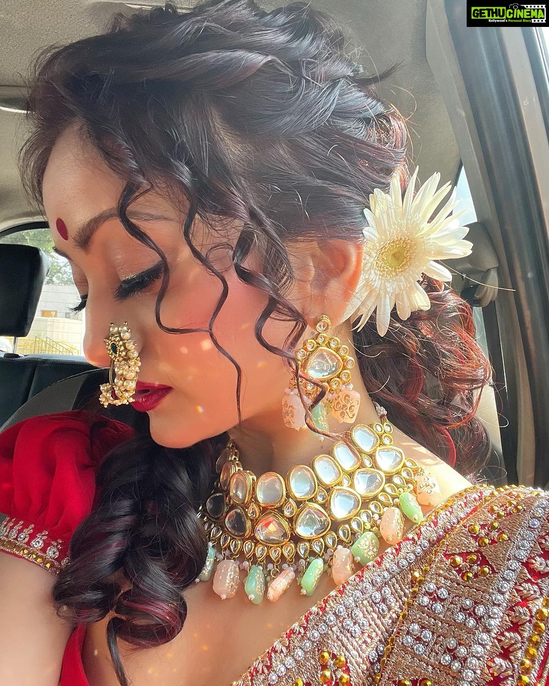 Manasi Naik Instagram - आयुष्य एकच ☝आहे पण , त्याला चांगल्या 👌प्रकारे जगलं ना तर एकचं खूप 💫आहे…😇 Thank you Universe 💫 I will Not Give Up Growing Glowing And Healing ❤️🩹 #ManasiNaik #Actor #Performer #Beingme #OnMyOwn #Beauty #OOTD #fashionstyle #MyStyle #Secret #grattitude #Happy #survivor #Growing #Glowing #WorkingHard #WatchMeGrow #ThankYou #SelfRealisation #survivor #Cultured #Morals #Focused #mentalhealthawareness #MentalPeace #NewDreams #NeverGiveUp #newbeginnings 🧿 #CatMomOf12