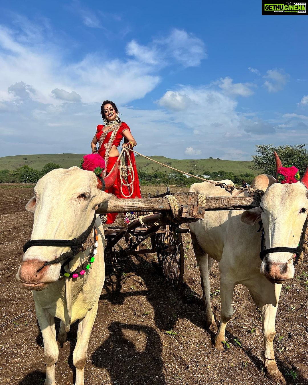 Manasi Naik Instagram - आयुष्य एकच ☝आहे पण , त्याला चांगल्या 👌प्रकारे जगलं ना तर एकचं खूप 💫आहे…😇 Thank you Universe 💫 I will Not Give Up Growing Glowing And Healing ❤️🩹 #ManasiNaik #Actor #Performer #Beingme #OnMyOwn #Beauty #OOTD #fashionstyle #MyStyle #Secret #grattitude #Happy #survivor #Growing #Glowing #WorkingHard #WatchMeGrow #ThankYou #SelfRealisation #survivor #Cultured #Morals #Focused #mentalhealthawareness #MentalPeace #NewDreams #NeverGiveUp #newbeginnings 🧿 #CatMomOf12